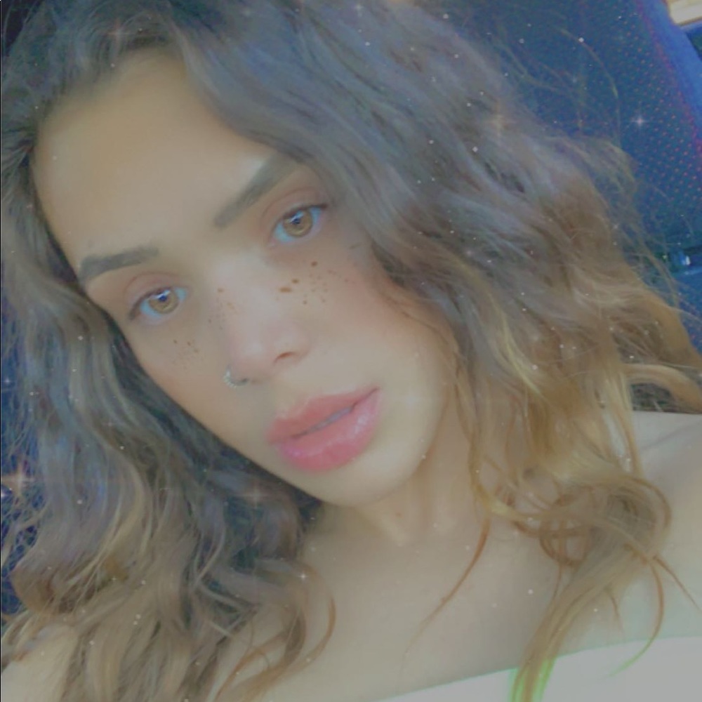 Meet your Posher, Daniela
